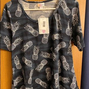 Lularoe medium perfect T